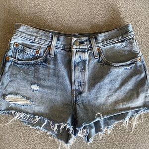 Levi’s 501 distressed light denim cut off shorts size 27